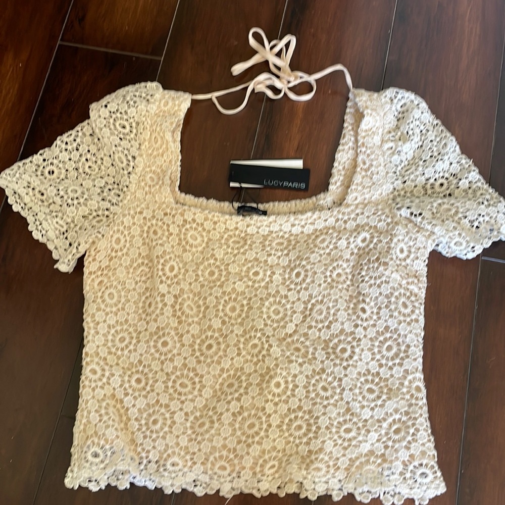 Super cute 🥰 fun crop top. Junior size Large